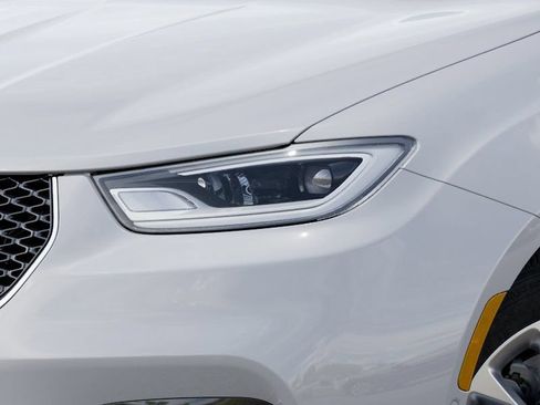 New 2026 Chrysler Pacifica Select AWD/4WD image 11