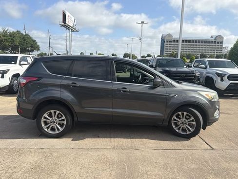 Used 2017 Ford Escape SE FWD image 4