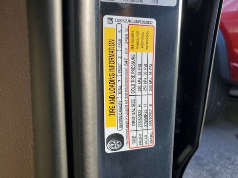Used 2021 GMC Yukon XL Denali w/ Denali Ultimate Package AWD/4WD image 31