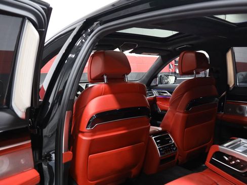 Used 2017 BMW M760i xDrive image 39