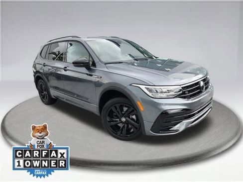 Used 2024 Volkswagen Tiguan SE R-Line image 2