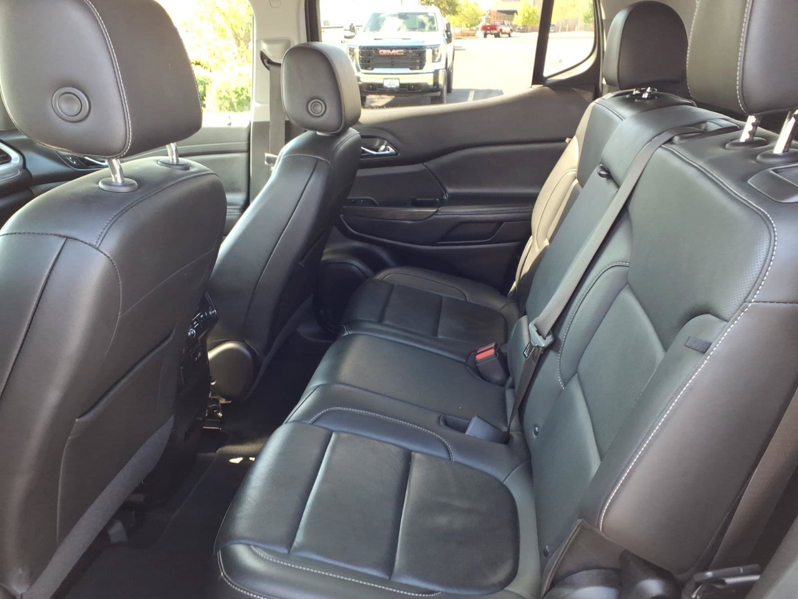 Used 2023 GMC Acadia SLT FWD image 26