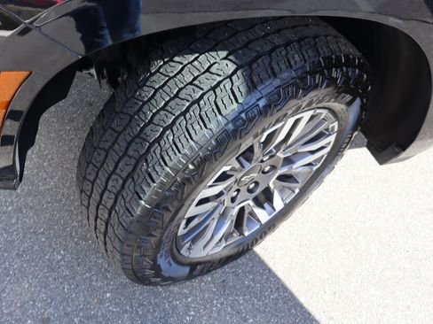 Certified 2025 Chevrolet Suburban Z71 w/ Sun And Tow Package image 43