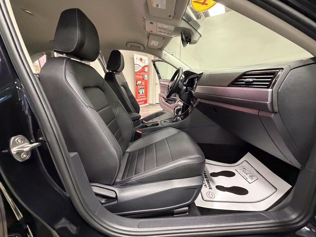 Used 2024 Volkswagen Jetta SE FWD image 39