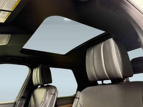 Used 2018 Land Rover Discovery HSE Luxury image 15