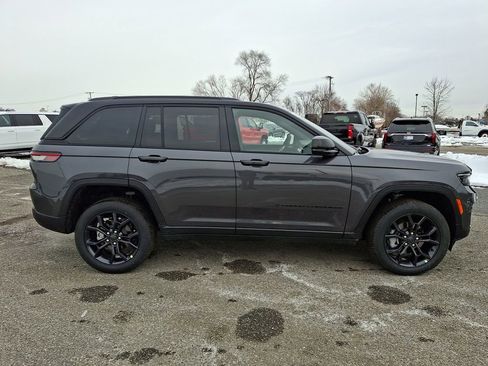 New 2025 Jeep Grand Cherokee Limited AWD/4WD image 9