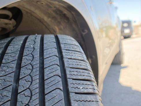 Used 2018 Ford Escape SE w/ SE Sport Appearance Package image 4