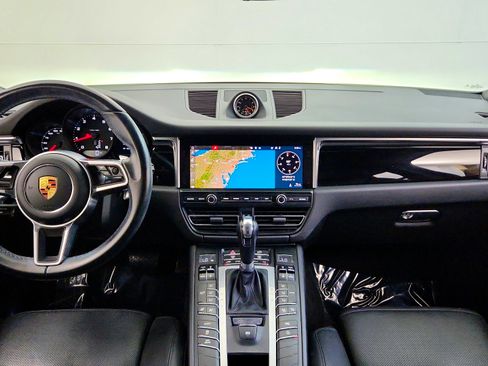 Used 2021 Porsche Macan AWD/4WD image 22