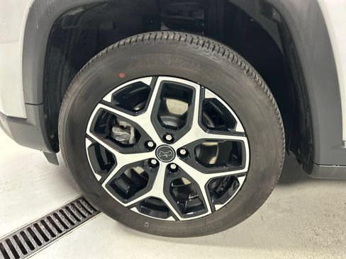 Used 2025 Jeep Compass Limited AWD/4WD image 9