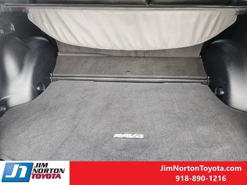Used 2016 Toyota RAV4 XLE AWD/4WD image 31