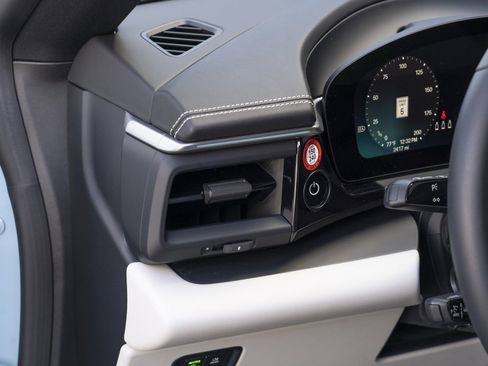 Used 2025 Porsche Macan 4S Electric image 17