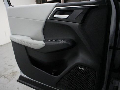 New 2025 Mitsubishi Outlander SE image 15