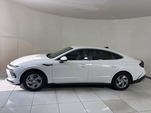 New 2026 Hyundai Sonata SE FWD image 2