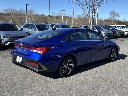 Certified 2025 Hyundai Elantra SEL image 7
