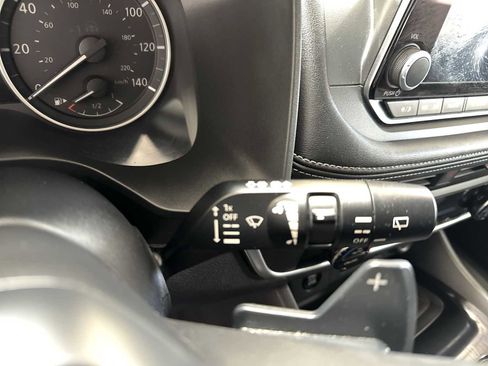 Used 2025 Nissan Rogue SV image 24