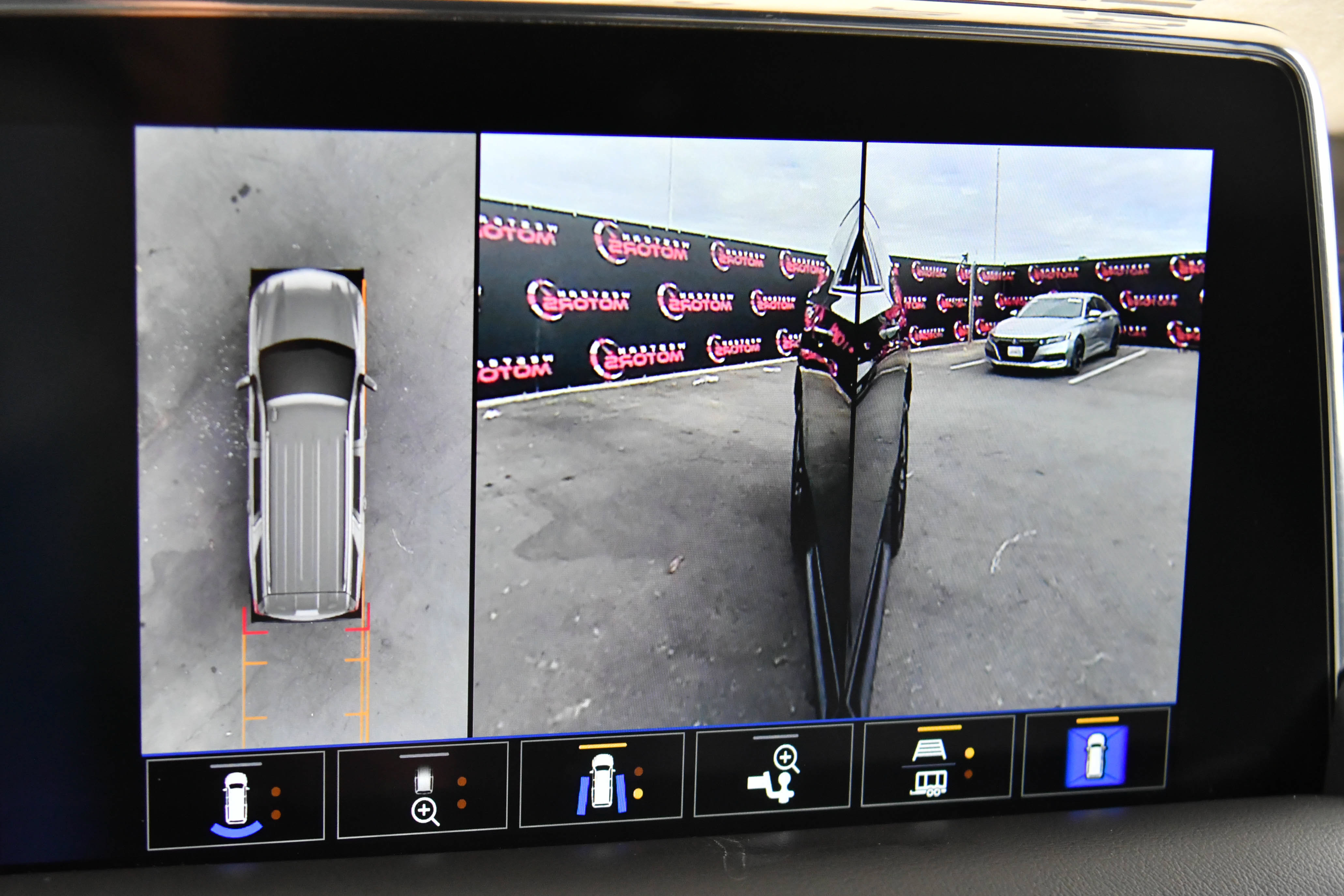 Used 2023 Chevrolet Suburban RST w/ Luxury Package AWD/4WD image 24