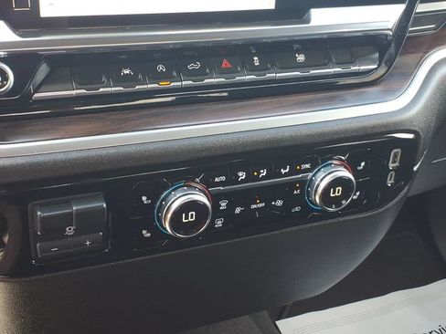Certified 2025 GMC Sierra 1500 SLT AWD/4WD image 19