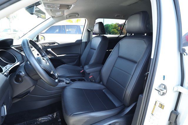Used 2020 Volkswagen Tiguan SE AWD/4WD image 23