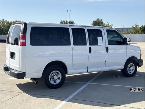 Used 2018 Chevrolet Express 2500 LS w/ Driver Convenience Package RWD image 2