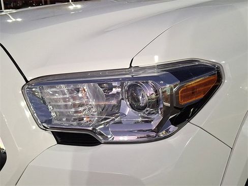 Certified 2022 Toyota Tacoma SR5 image 14