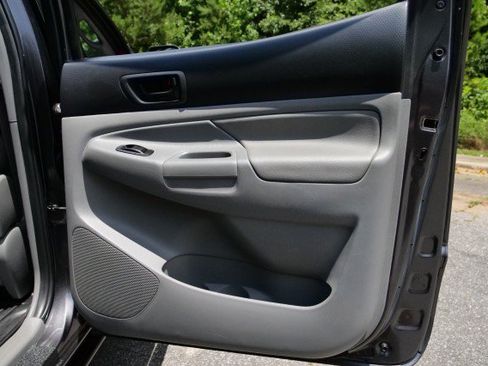 Used 2014 Toyota Tacoma PreRunner w/ SR5 Package RWD image 33