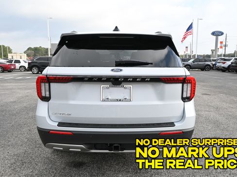 New 2026 Ford Explorer Active w/ Active Comfort Package RWD image 4