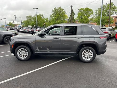 Used 2024 Jeep Grand Cherokee Laredo X w/ Luxury Tech Group I AWD/4WD image 3