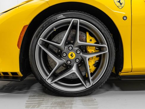 Certified 2022 Ferrari F8 Tributo RWD image 14