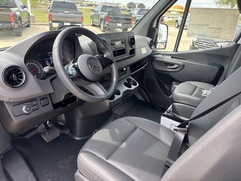 Used 2025 Mercedes-Benz Sprinter 2500 image 6