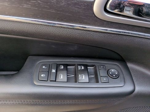 Used 2018 Jeep Grand Cherokee Limited image 16