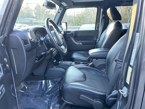 Used 2017 Jeep Wrangler Unlimited Sahara image 11