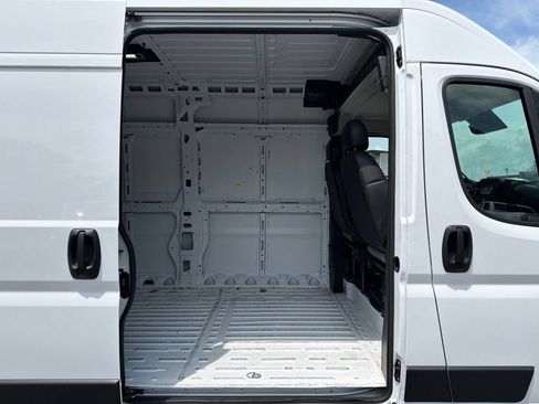 Used 2025 RAM ProMaster 2500 w/ Convenience Group FWD image 19