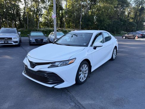 Used 2019 Toyota Camry LE FWD image 1