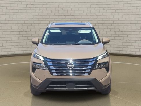 Used 2024 Nissan Rogue SV w/ SV Premium Package FWD image 2