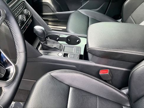 Used 2022 Volkswagen Atlas Cross Sport SE w/ Black Wheel Package FWD image 17