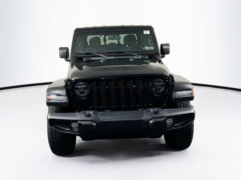 Used 2022 Jeep Gladiator Sport AWD/4WD image 2