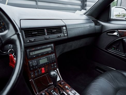 Used 2002 Mercedes-Benz SL 500 w/ SL2 Option Pkg image 51