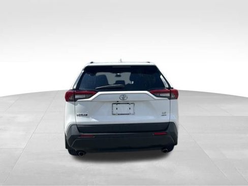 Used 2021 Toyota RAV4 LE AWD/4WD image 6