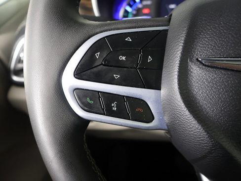 Used 2023 Chrysler Pacifica Limited FWD image 44
