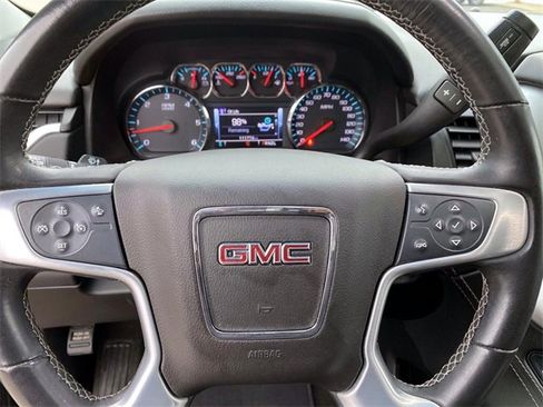 Used 2018 GMC Yukon XL SLT image 20