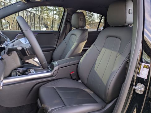 Certified 2025 Mercedes-Benz GLA 250 image 17