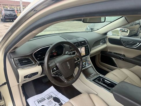 Used 2018 Lincoln Continental Select w/ Continental Climate Package image 11