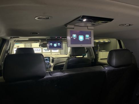 Used 2019 Chevrolet Suburban LT image 34