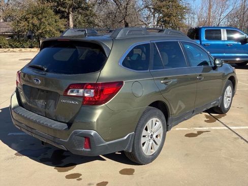 Used 2018 Subaru Outback 2.5i Premium image 2