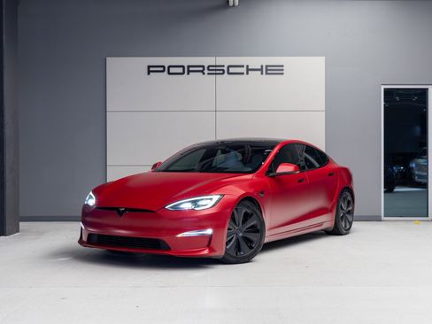 Used 2022 Tesla Model S Plaid image 1