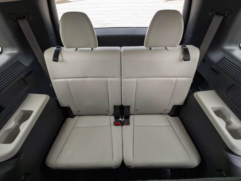 Used 2025 Hyundai Santa Fe SEL FWD image 15