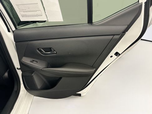 Used 2025 Nissan Sentra SV FWD image 30