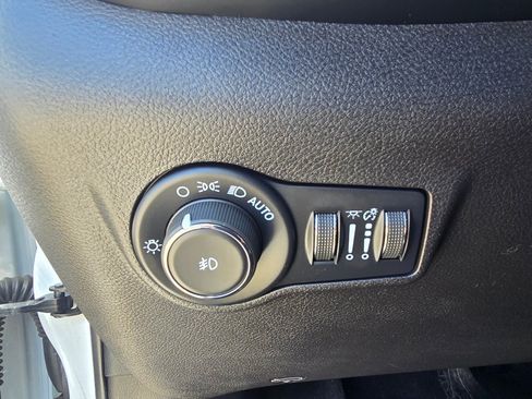 Used 2022 Jeep Compass Latitude AWD/4WD image 18