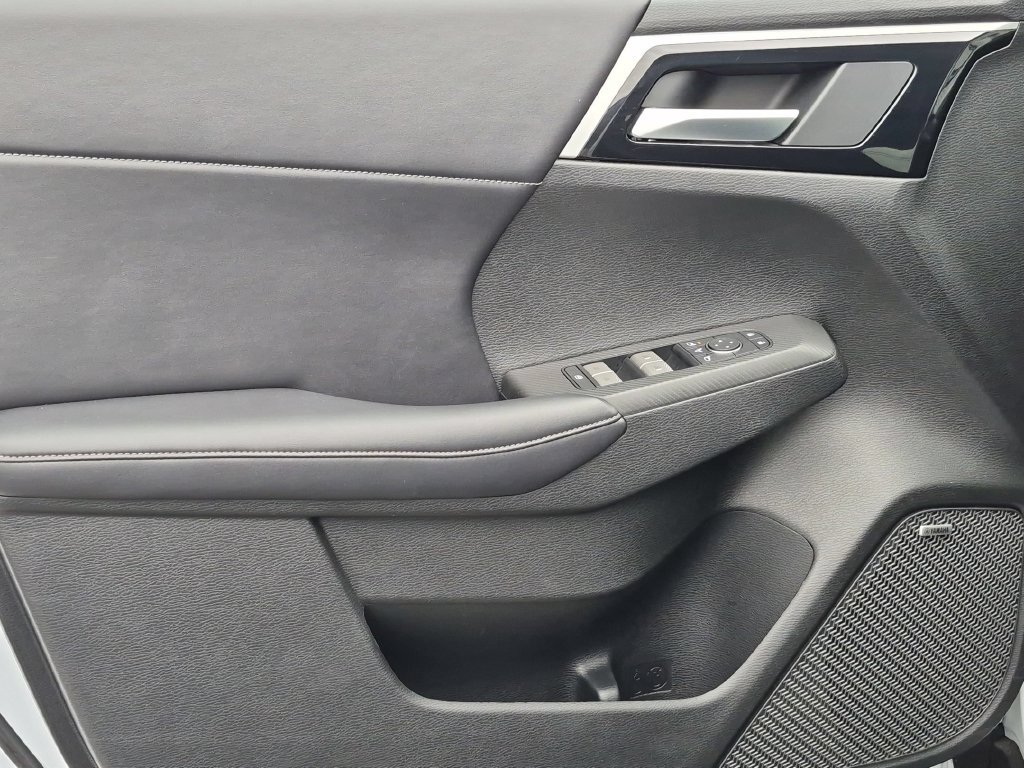 Used 2025 Mitsubishi Outlander SE AWD/4WD image 9