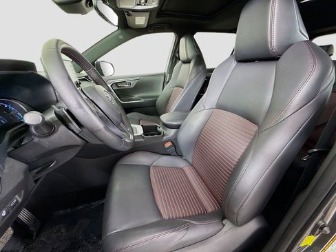 Used 2022 Toyota RAV4 XSE w/ Weather Package image 21